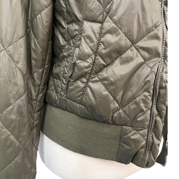 Saks Fifth Avenue army green quilted cropped bomber jacket women’s size large - Picture 3 of 7